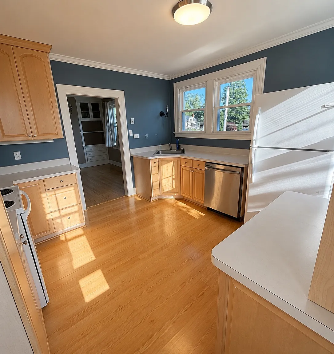 2 bed, 1200 sqft, $2,300 — Photo 2