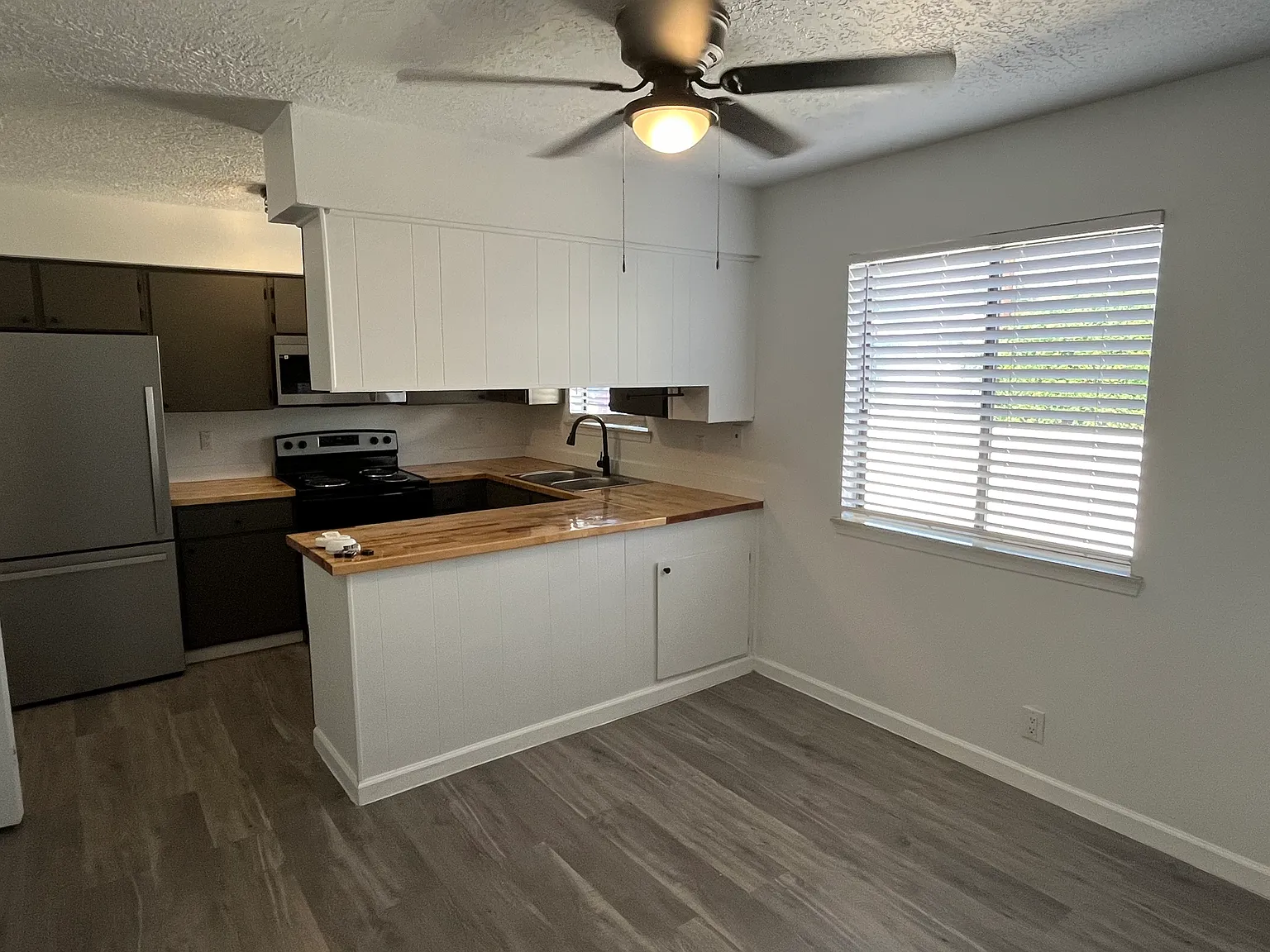 12320 Candelaria Rd. NE - 2bd/2ba Modern Foothills 4-Plex — Photo 4