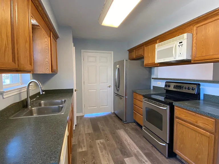 307 Coral Reef St — Photo 4