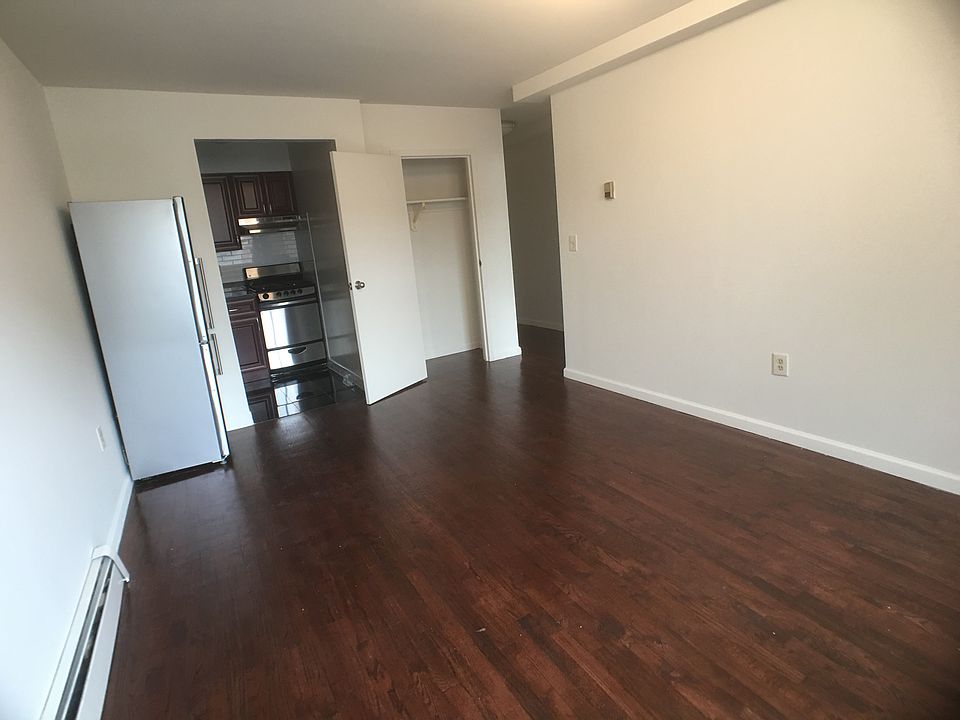 1st image of 14-05 31st Ave