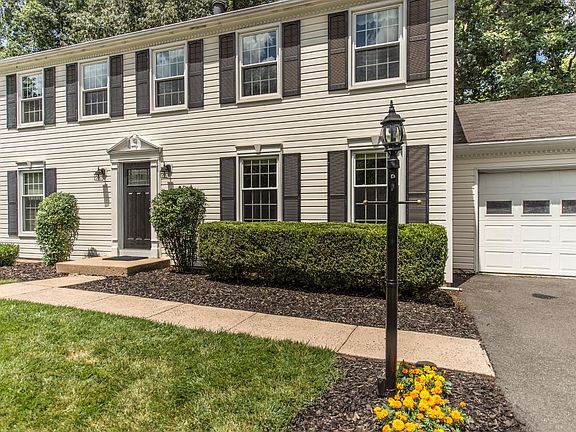 3rd image of 12828 Tewksbury Dr