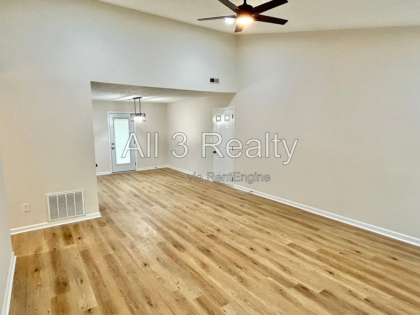 3 bed, 2.0 bath, 1359 sqft, $1,960 — Photo 3