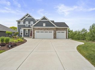 7949 W Oakwood Way, Franklin, WI 53132