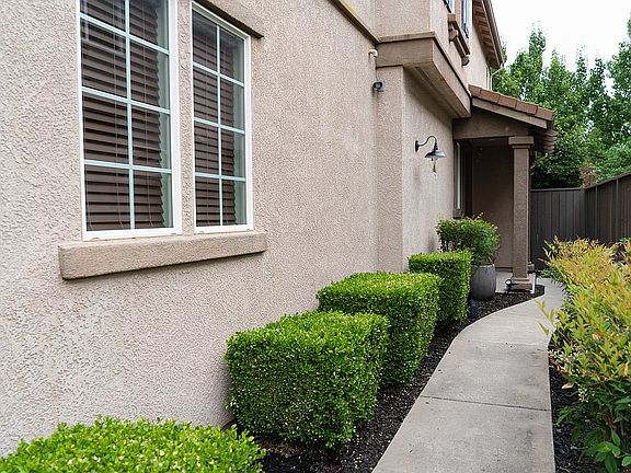2nd image of 410 Candela Cir