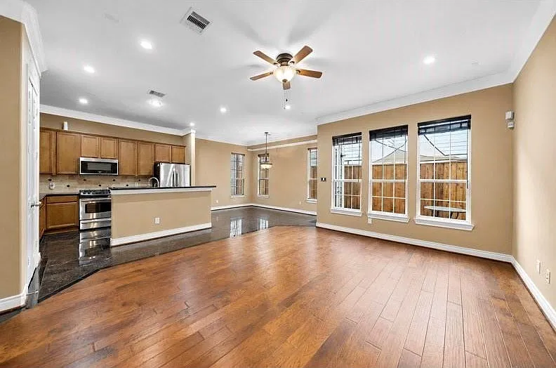 3 bed, 2.5 bath, 1964 sqft, $2,390 — Photo 1