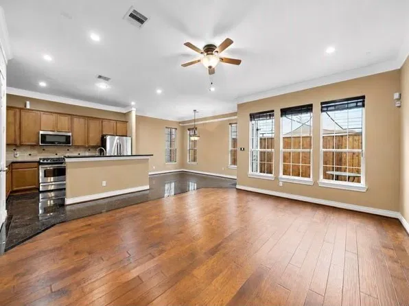 2927 Clinton Dr, Houston, TX 77020