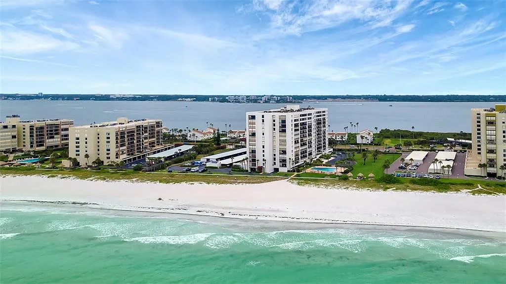 2 bed, 2.0 bath, 1298 sqft, $3,500 — Photo 2