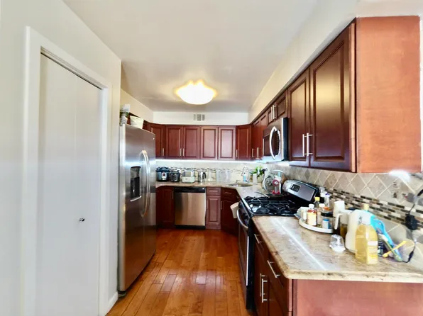 475 Teal Plaza image 2 of 29