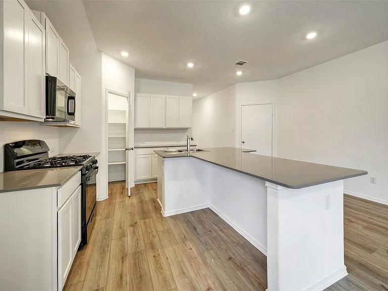 108 Montego St — Photo 7