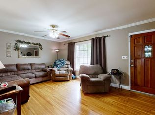 166 E Regent Dr, Clarksville, TN 37043