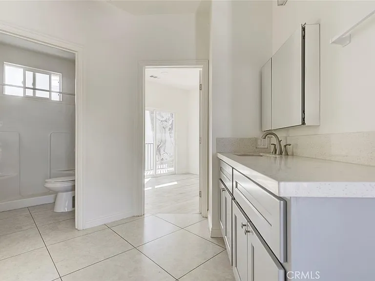 14328 Gilmore St #5 — Photo 13