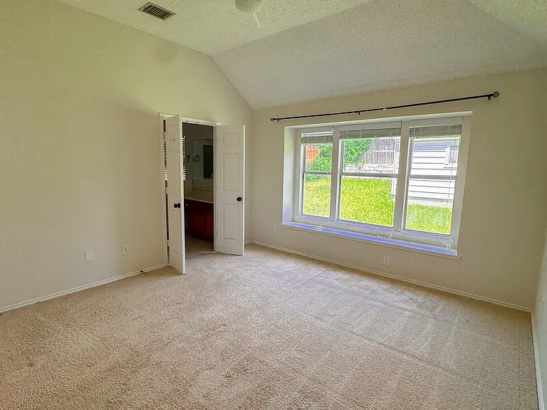7015 Hillwood Dr — Photo 9