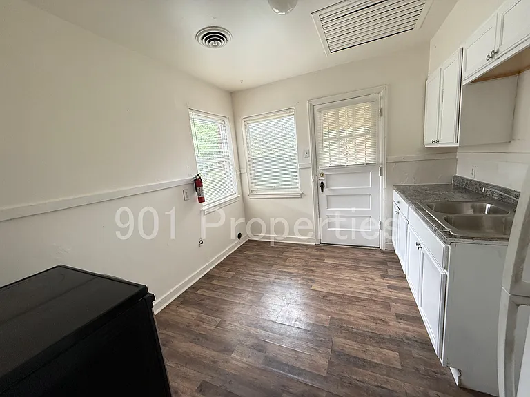 981 Chatwood St — Photo 6