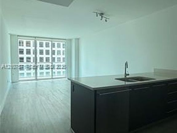 3rd image of 500 Brickell Ave #Cu-2808