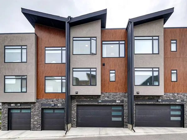 17 W Royal Elm Way NW, Calgary, AB T3G 5M2
