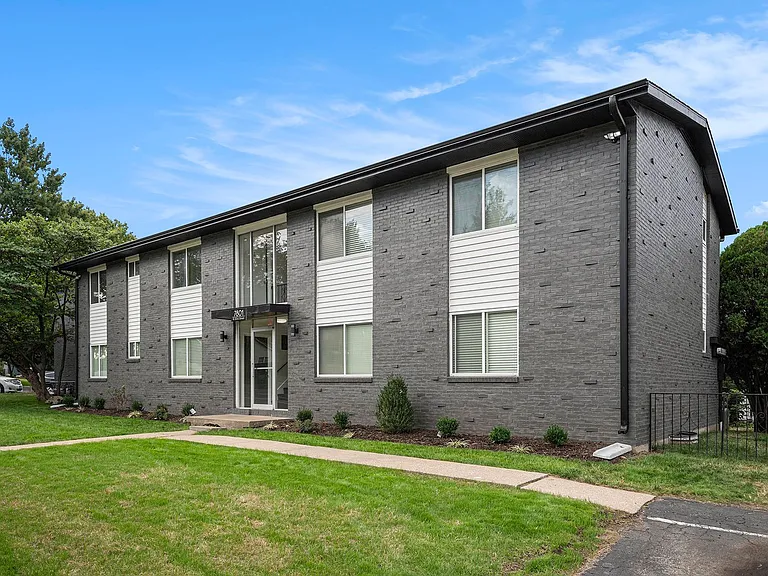 Royal Court Apartments — Photo 27