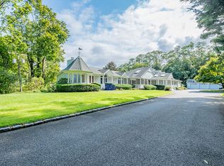 357 W Neck Rd, Lloyd Harbor, NY 11743