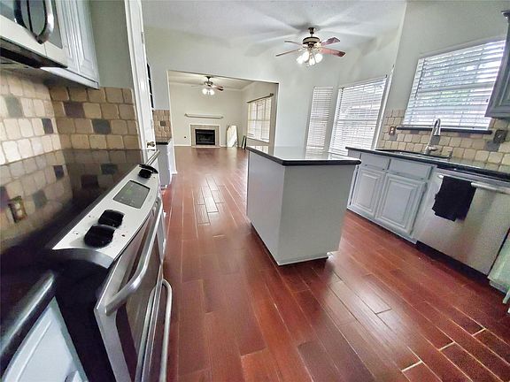 3rd image of 1040 Woodbriar Dr