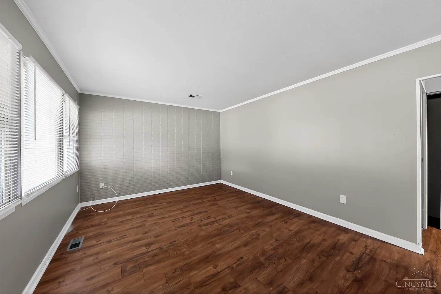 3 bed, 960 sqft, $1,800 — Photo 3