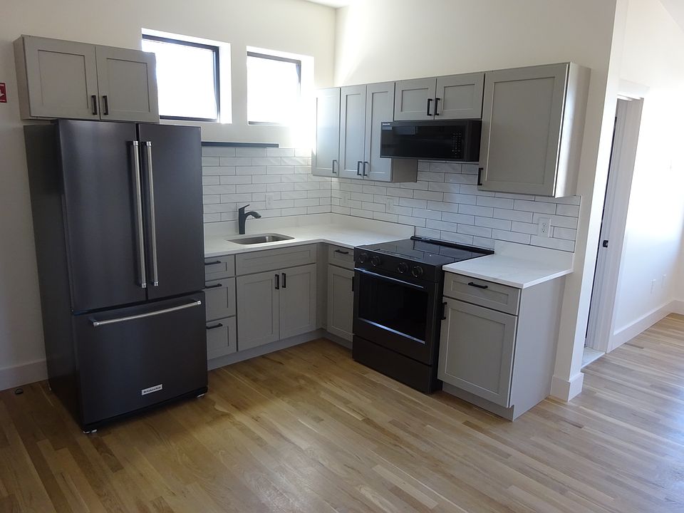 1st image of 701 Main St #3