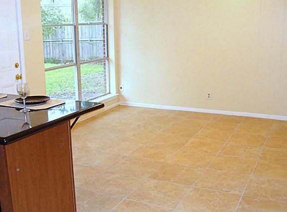 4th image of 615 Dover Dr