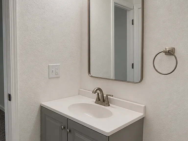 1923 W Pontiac Way — Photo 17
