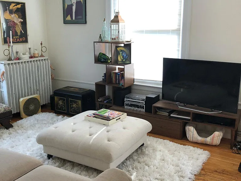 2437 Dupont Ave S #4 — Photo 4