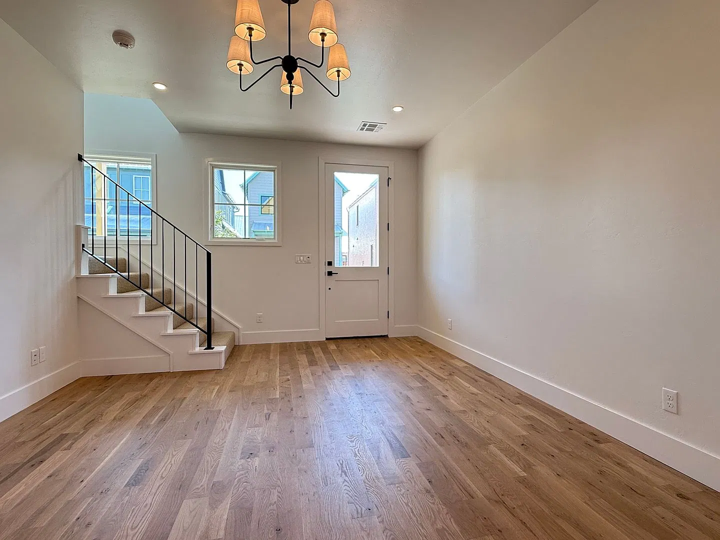 Beautiful 2 Bed, 1.5 Bath in the Wheeler District — Photo 4