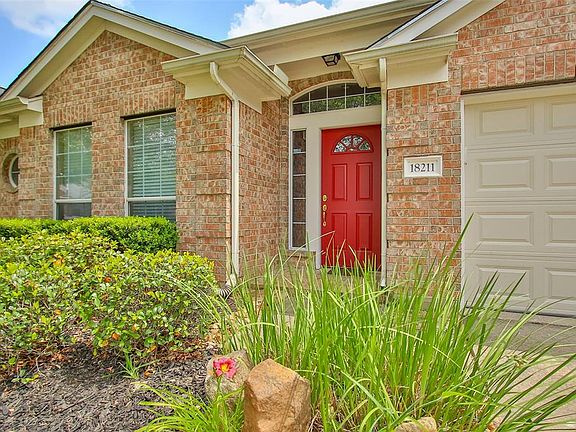 Lovely, inviting home is ready for move-in!