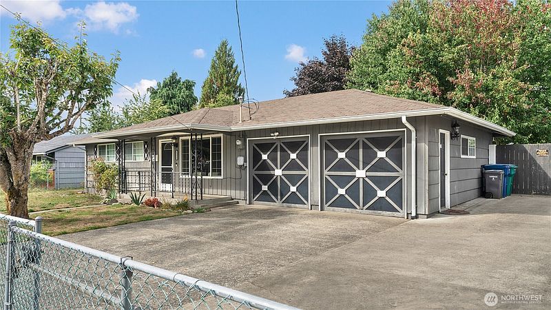 2nd image of 1235 25 Street SE