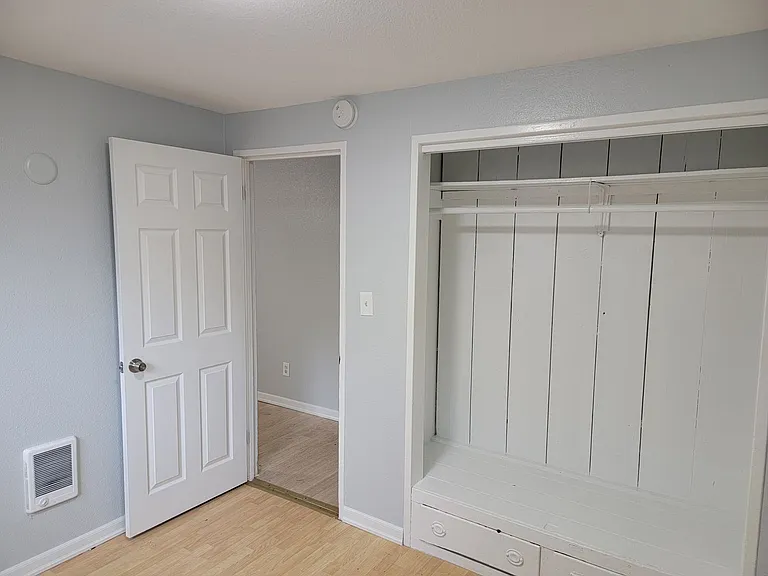350 SE Lilly Ave — Photo 6