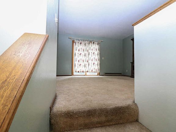 4th image of 100 Parker Ct