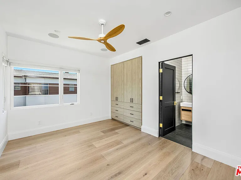 107 S Flores St #1/2 — Photo 11