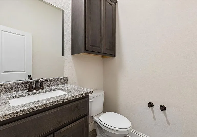 2513 Loudon St W — Photo 29