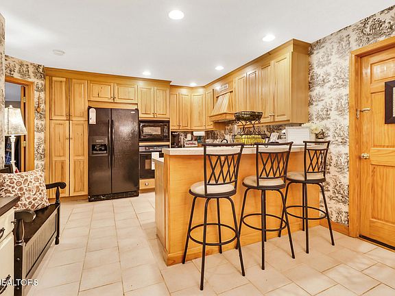 11th image of 426 Allen Dr