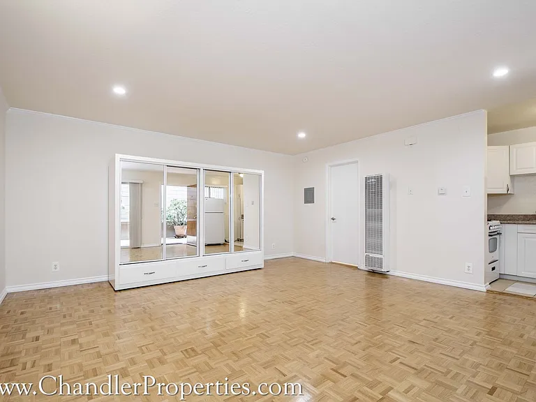 1911 Greenwich St — Photo 1