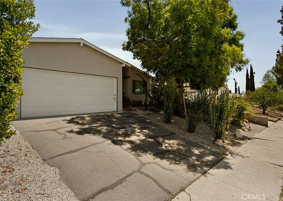 9846 Cabanas Ave