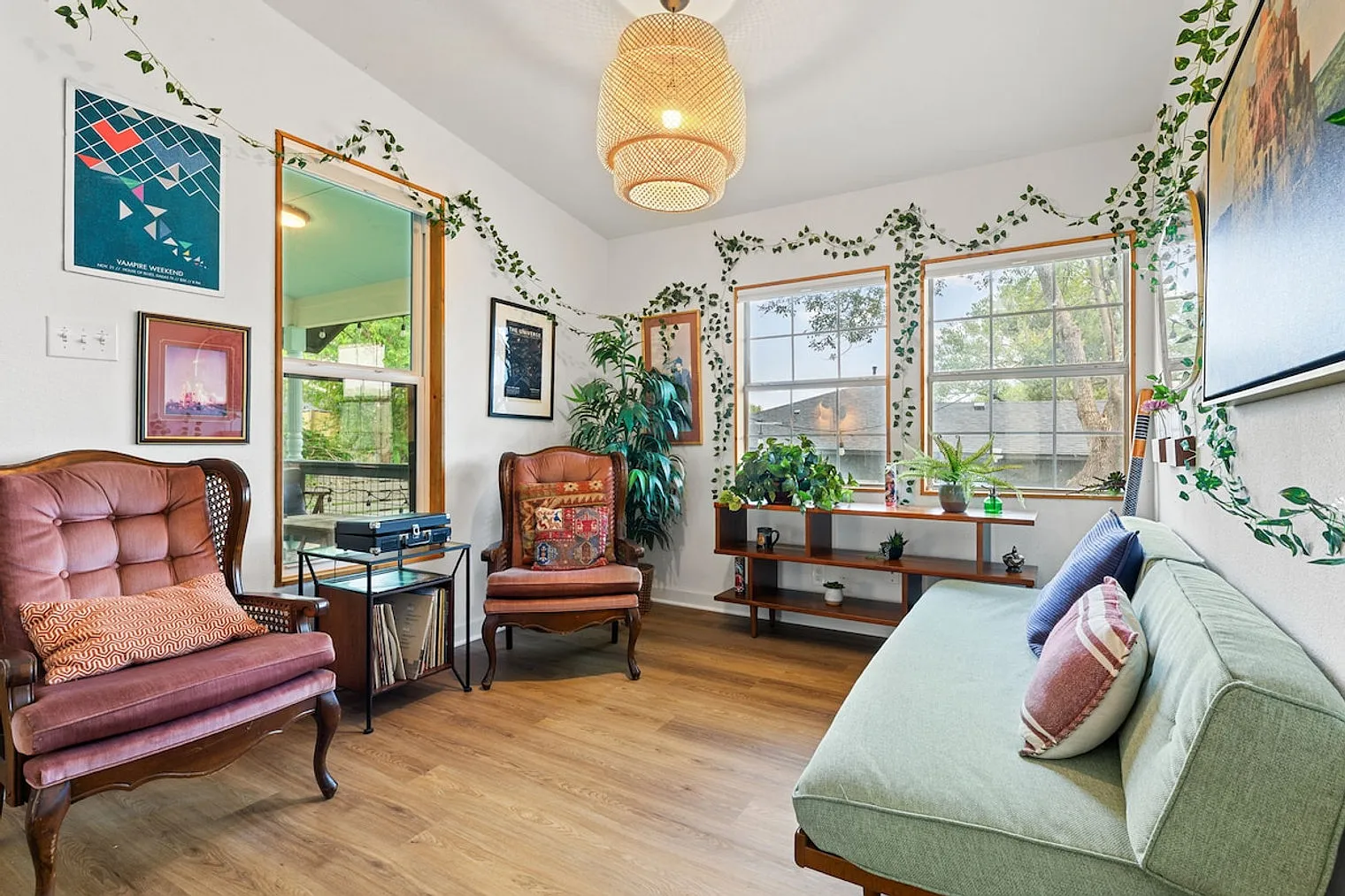3 bed, 2.0 bath, $9,224 — Photo 4