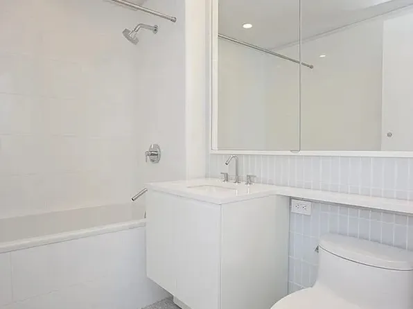 50 Riverside Boulevard 9A image 9 of 10