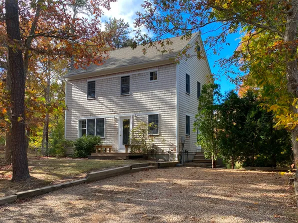 4 Lady Slipper Way, Tisbury, MA 02568