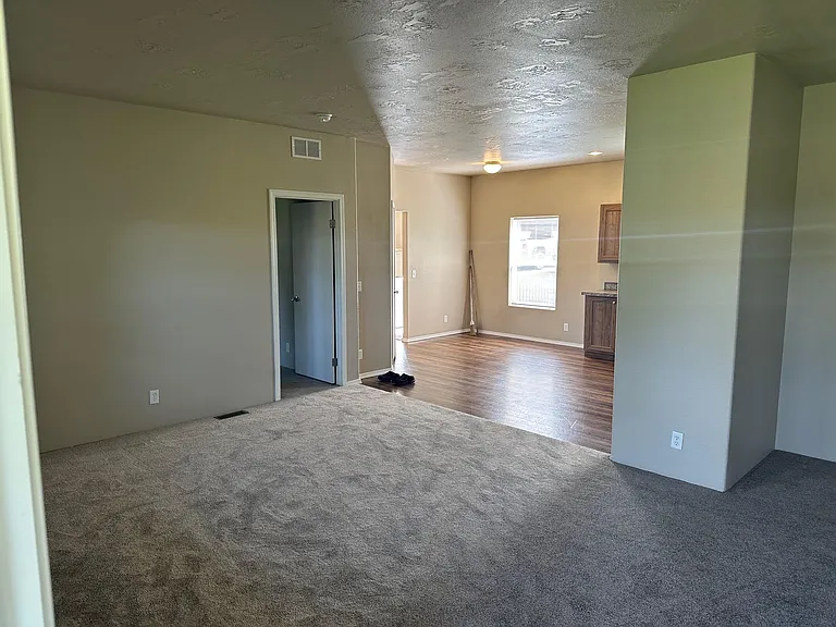220 Swofford Rd — Photo 8