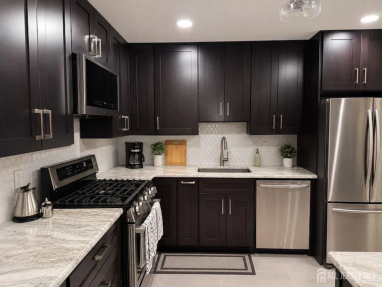 1805 Deerfield Dr — Photo 4