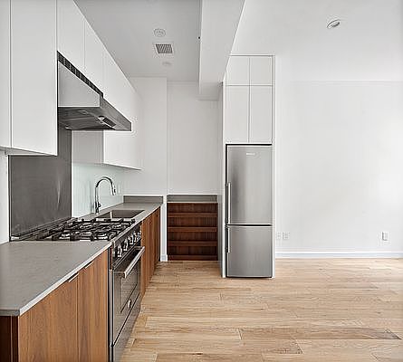 3rd image of 12 W 19th St #3N