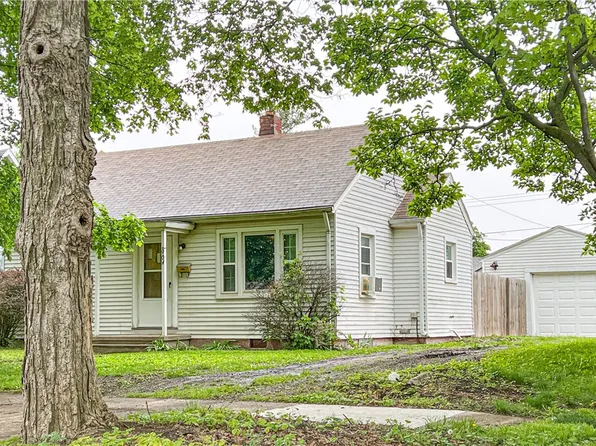 2904 Moultrie Ave, Mattoon, IL 61938