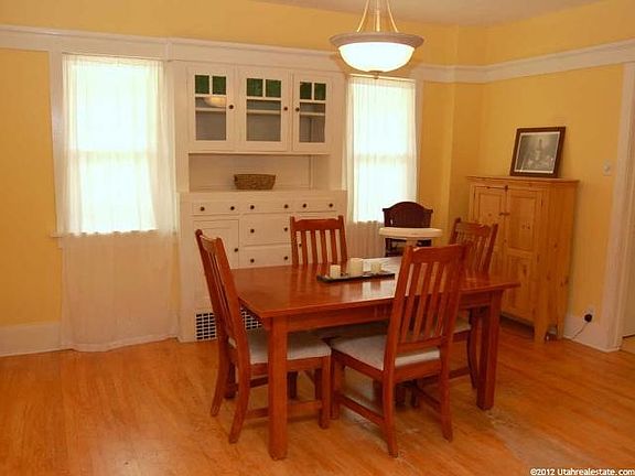 4th image of 632 E Redondo Ave