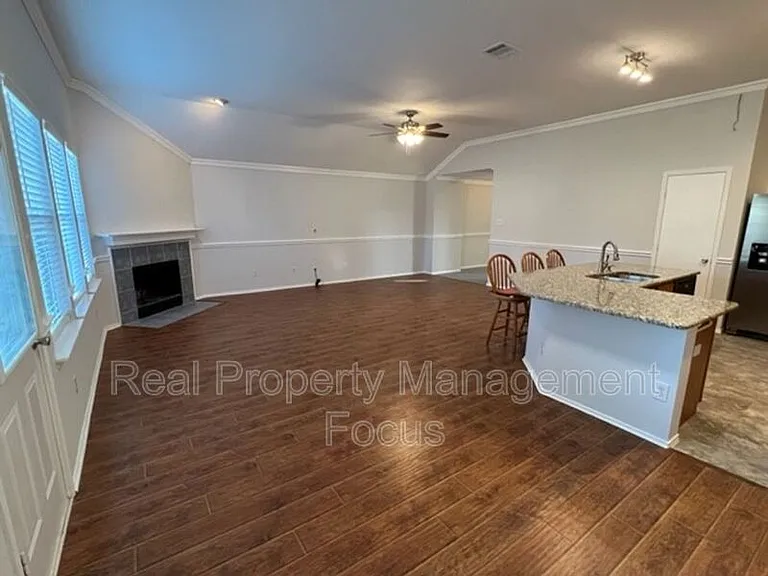 1004 Trickham Dr — Photo 11