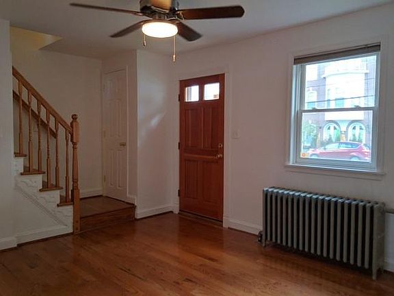 3rd image of 910 N Columbus St