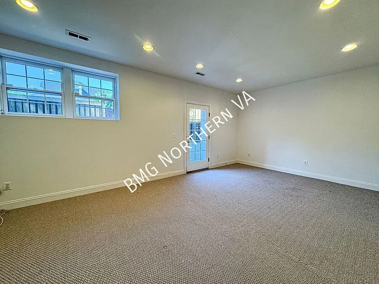 3091 McKinnon Way — Photo 29