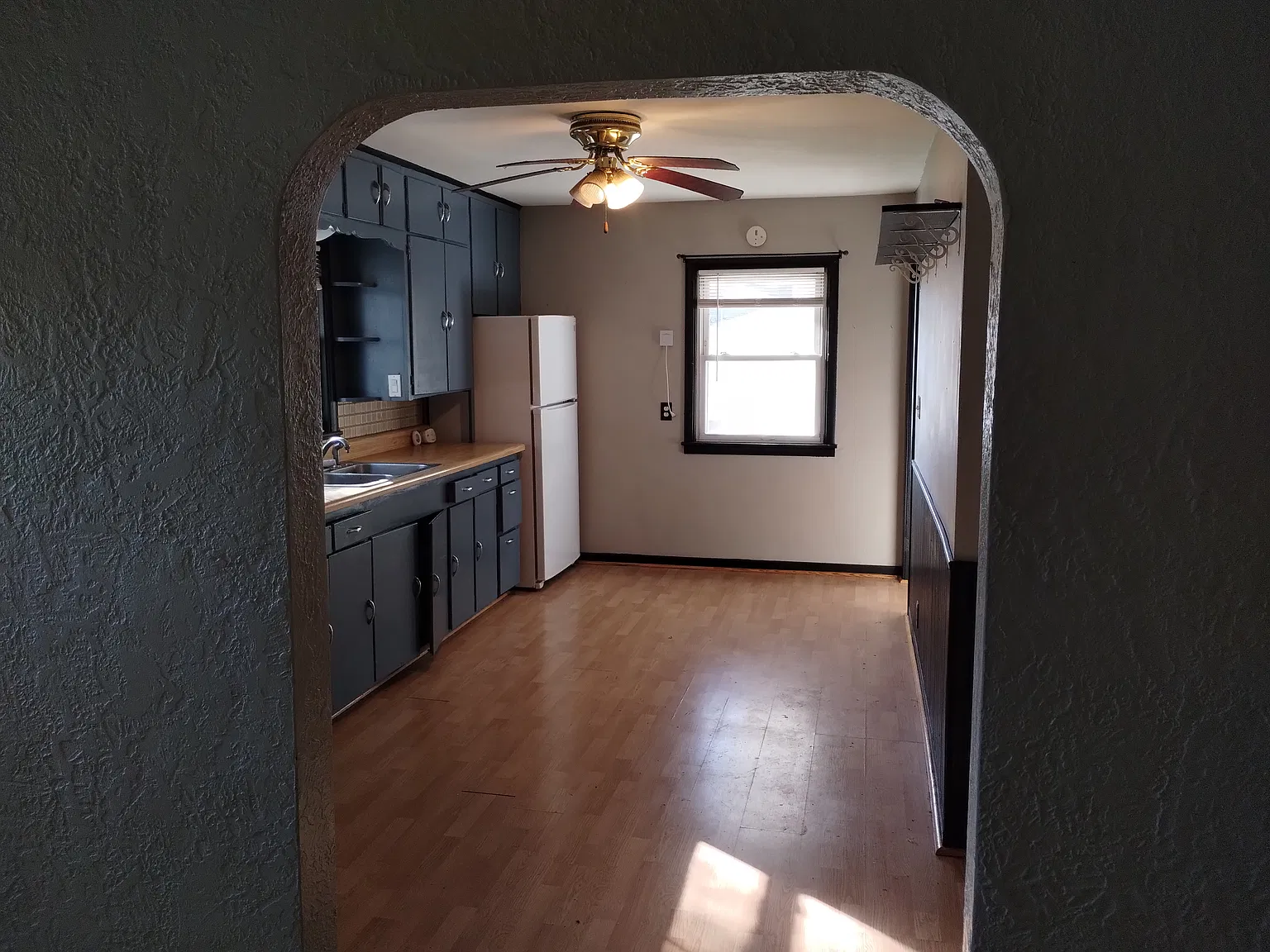 2 bed, 1800 sqft, $1,500 — Photo 2