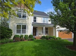 150 Picasso Dr, St Charles, IL 60175